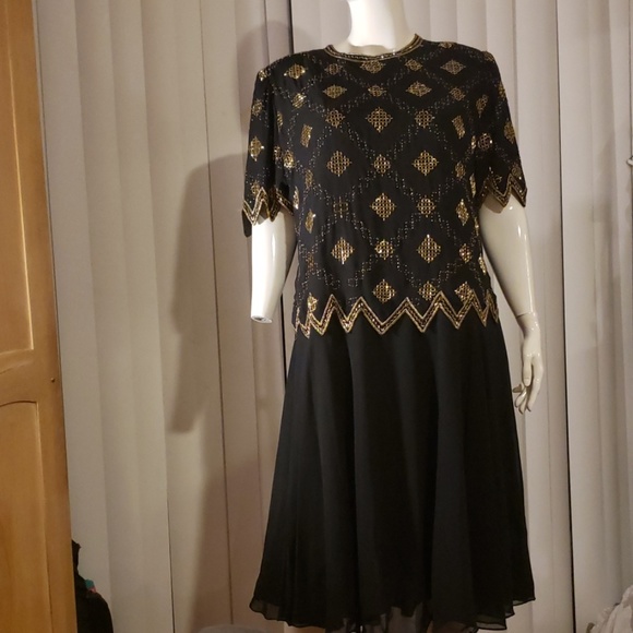 A black and gold silk evening dress - Picture 1 of 5